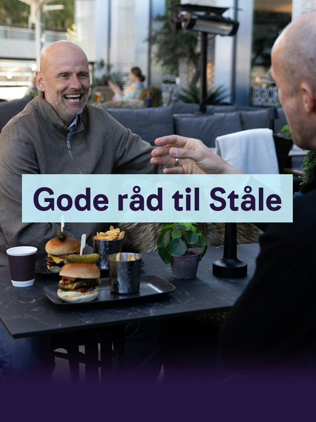 Bilde av Ståle Solbakken på restaurant med en annen person med teksten over: Gode råd til Ståle