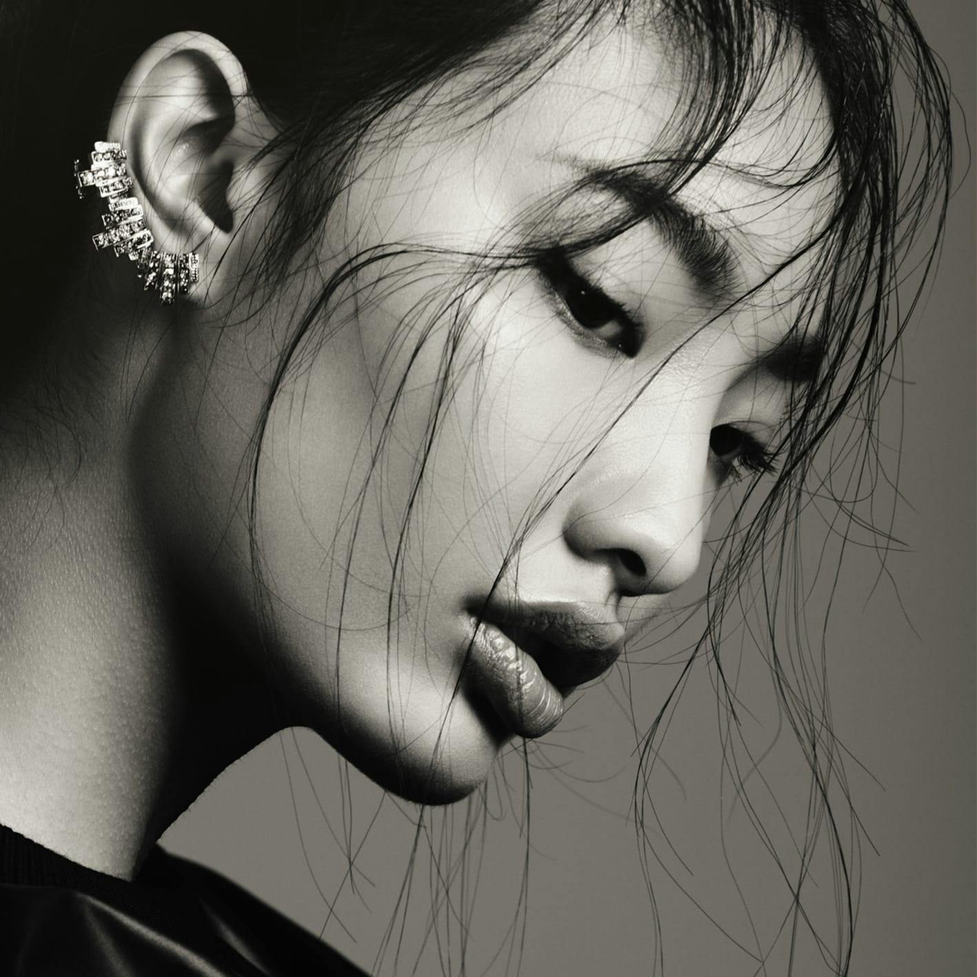 Woman with a lot of ear rings
