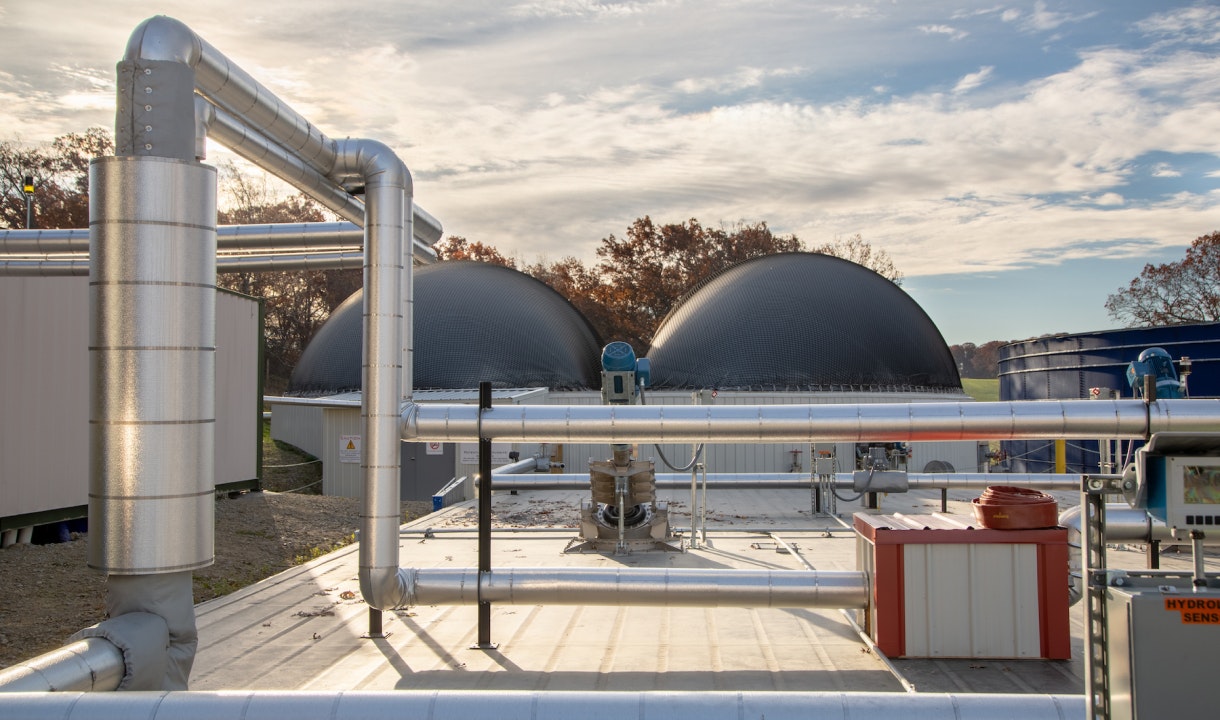 Anaerobic digestion creating clean energy from food waste recycling