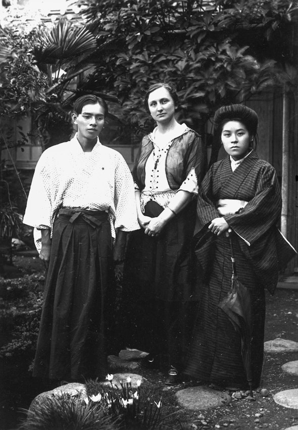 Hand of the Cause Agnes Alexander with a group of Bahá’ís in Tokyo, Japan, November 1916