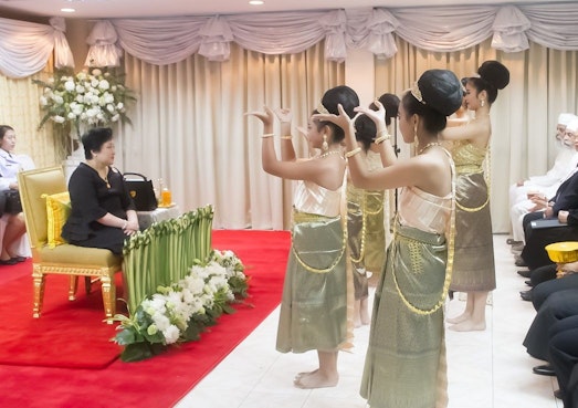Princess Soamsawali (left) represented Thailand’s royal family at a bicentenary celebration held at the Bahá’í Centre in Bangkok. The evening’s program, attended by nearly 250 people, featured music, prayers, and traditional Thai dances.