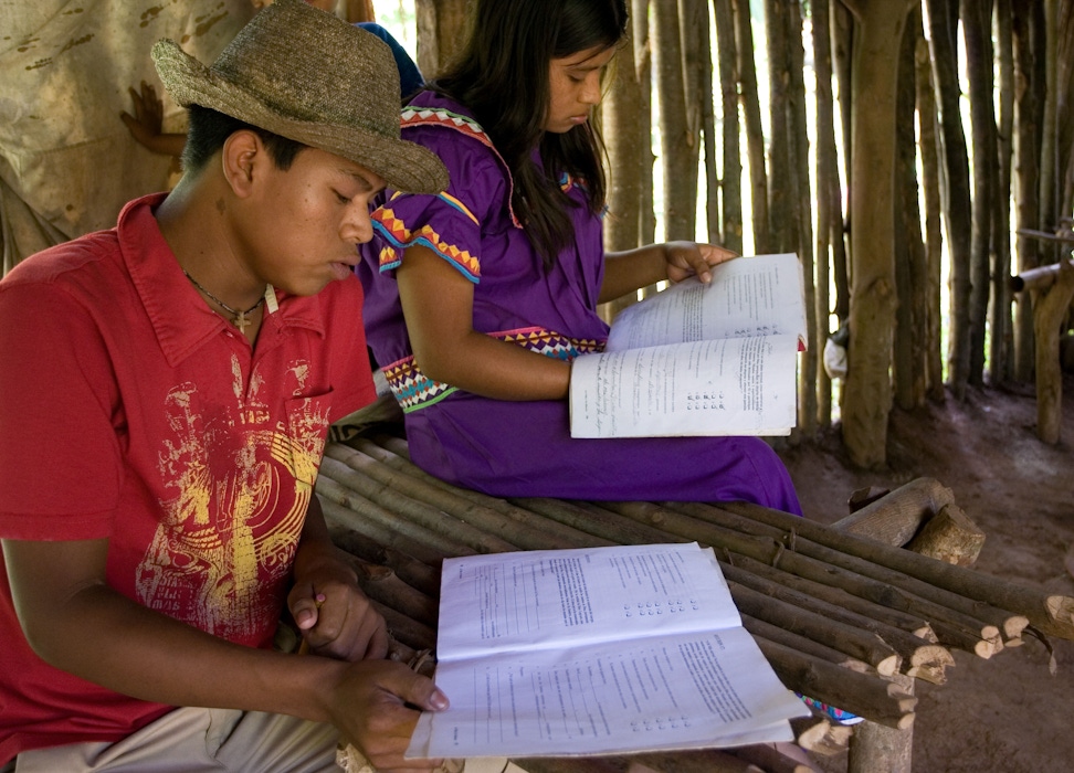 A Bahá’í study circle in Nedrini, Panama