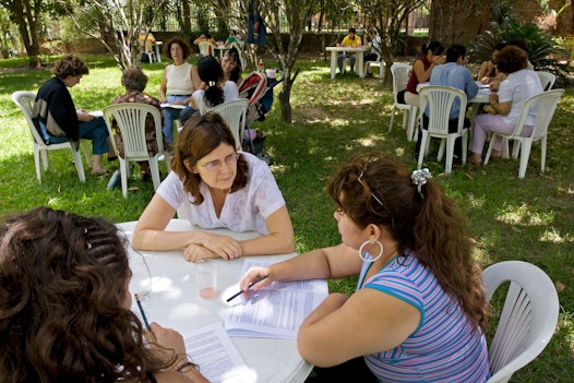 A Bahá’í study circle in Santa Cruz, Bolivia