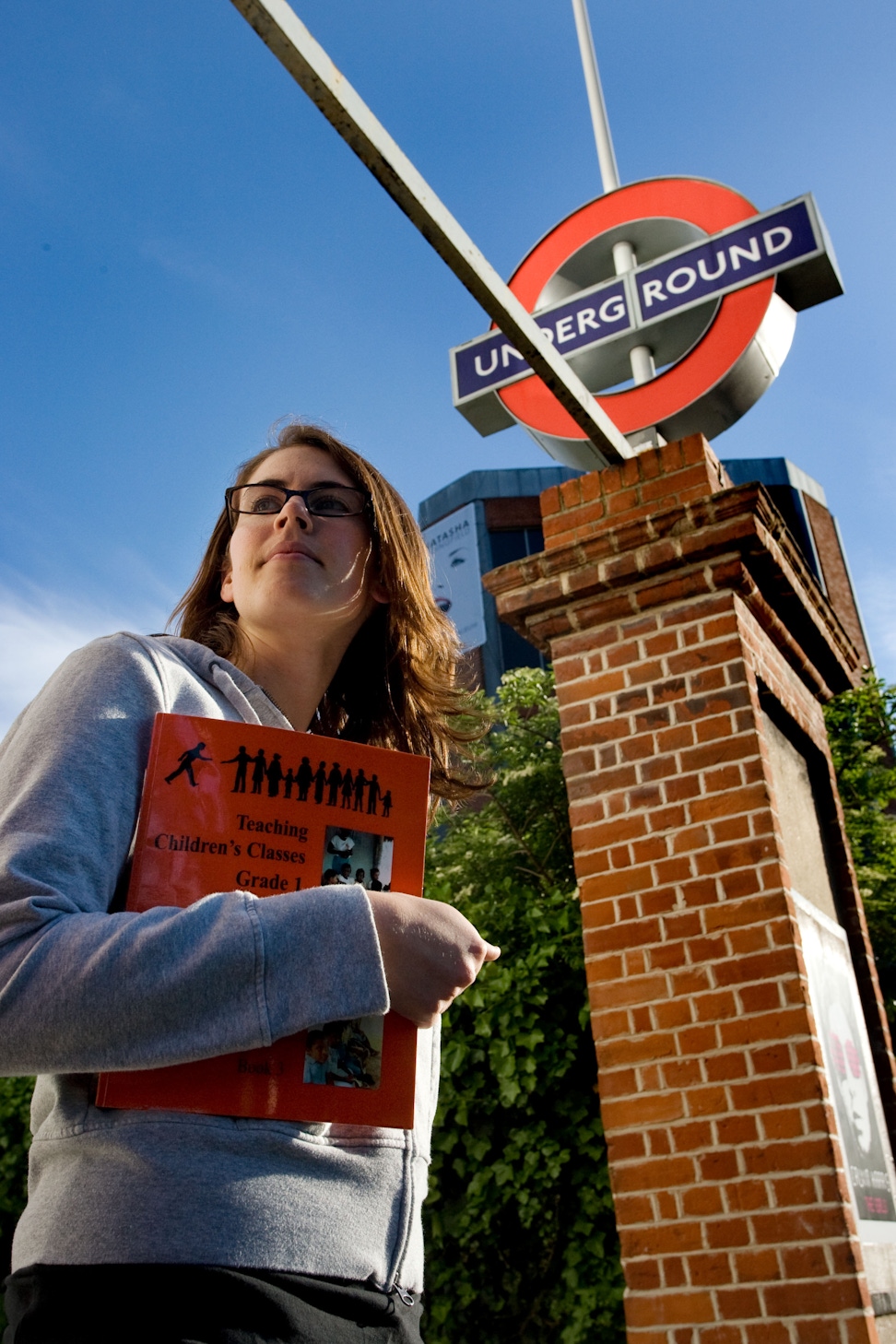 A young woman on her way to a Bahá’í study circle in London, United Kingdom