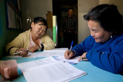 A Bahá’í study circle in Murun, Mongolia