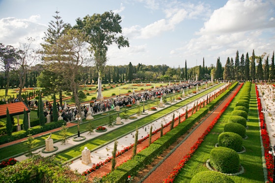 Delegates to the 11th International Convention approaching the Shrine of Bahá’u’lláh, April 2013