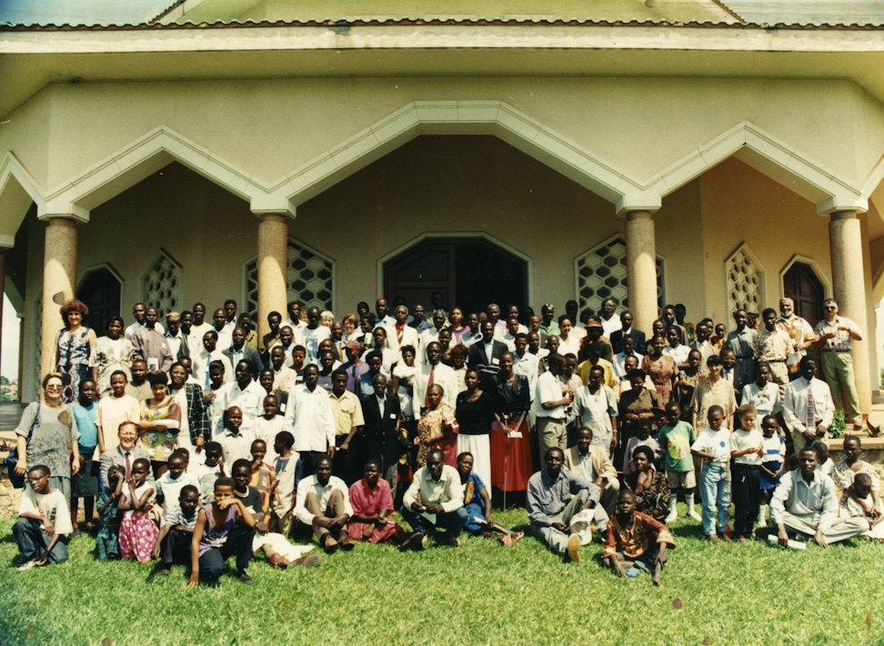 Participants of the National Convention in Kampala, Uganda, on the steps of the Continental Bahá’í House of Worship of Africa, May 1998