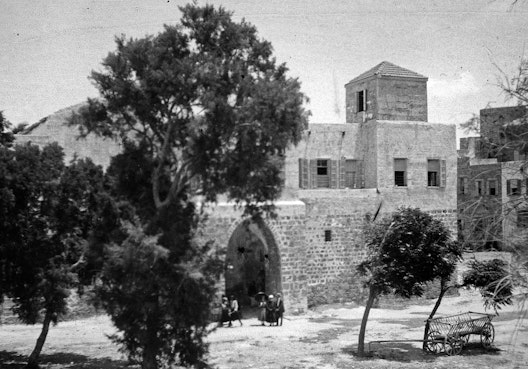 ‘Abdu’lláh Pá<u>sh</u>á in ‘Akká—the two windows at the right, on the upper floor, are of the room where the sacred remains of the Báb were concealed