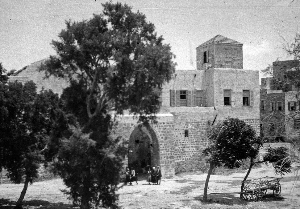 ‘Abdu’lláh Pá<u>sh</u>á in ‘Akká—the two windows at the right, on the upper floor, are of the room where the sacred remains of the Báb were concealed