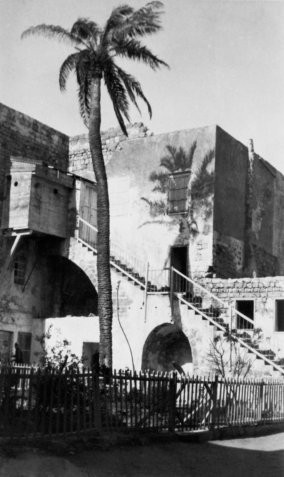 Inner courtyard of the House of ‘Abdu’lláh Pá<u>sh</u>á, 1920s