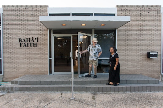 Members of the Bahá’í community of Austin, United States arriving at the Austin Bahá’í Centre to celebrate the Feast of Azma (Names)