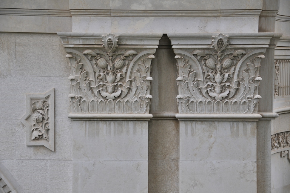 Detail design on the outer face of the arcade on the Shrine of the Báb