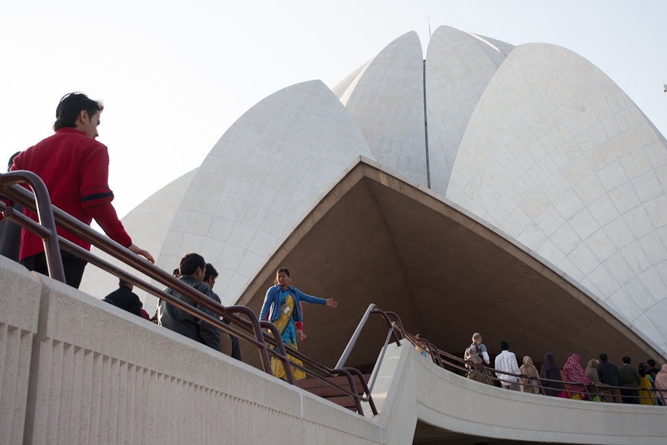 Visitors approaching the entrance to the Continental Bahá’í House of Worship of the Indian Subcontinent (New Delhi, India)