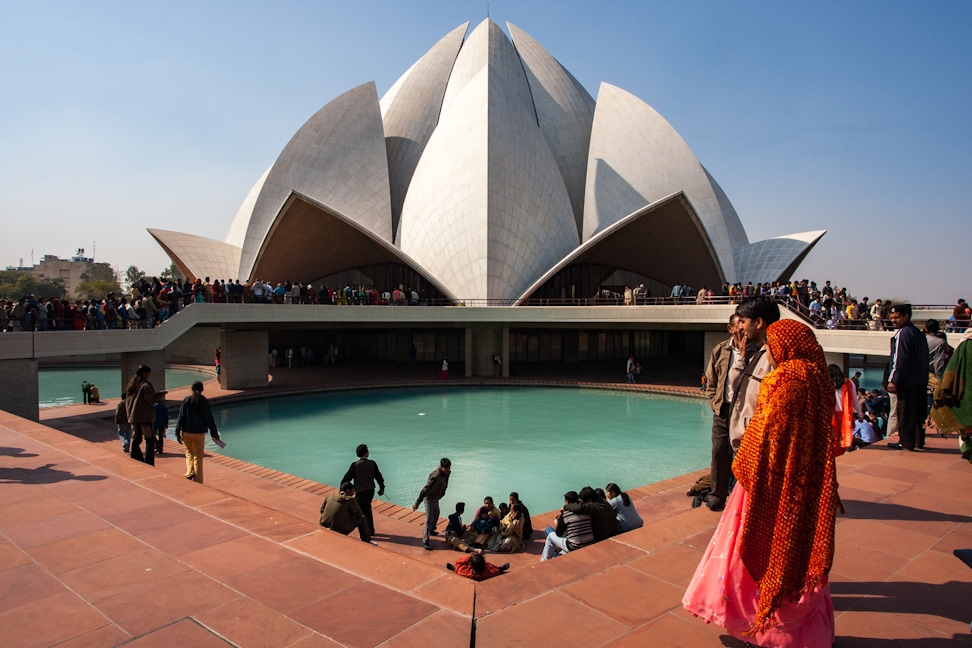 Visitors on the grounds of the Continental Bahá’í House of Worship of the Indian Subcontinent (New Delhi, India)