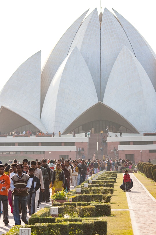 Visitors on the grounds of the Continental Bahá’í House of Worship of the Indian Subcontinent (New Delhi, India)