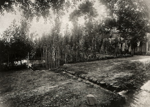 A garden at Bahá’u’lláh's house in Shimran, early 1900s