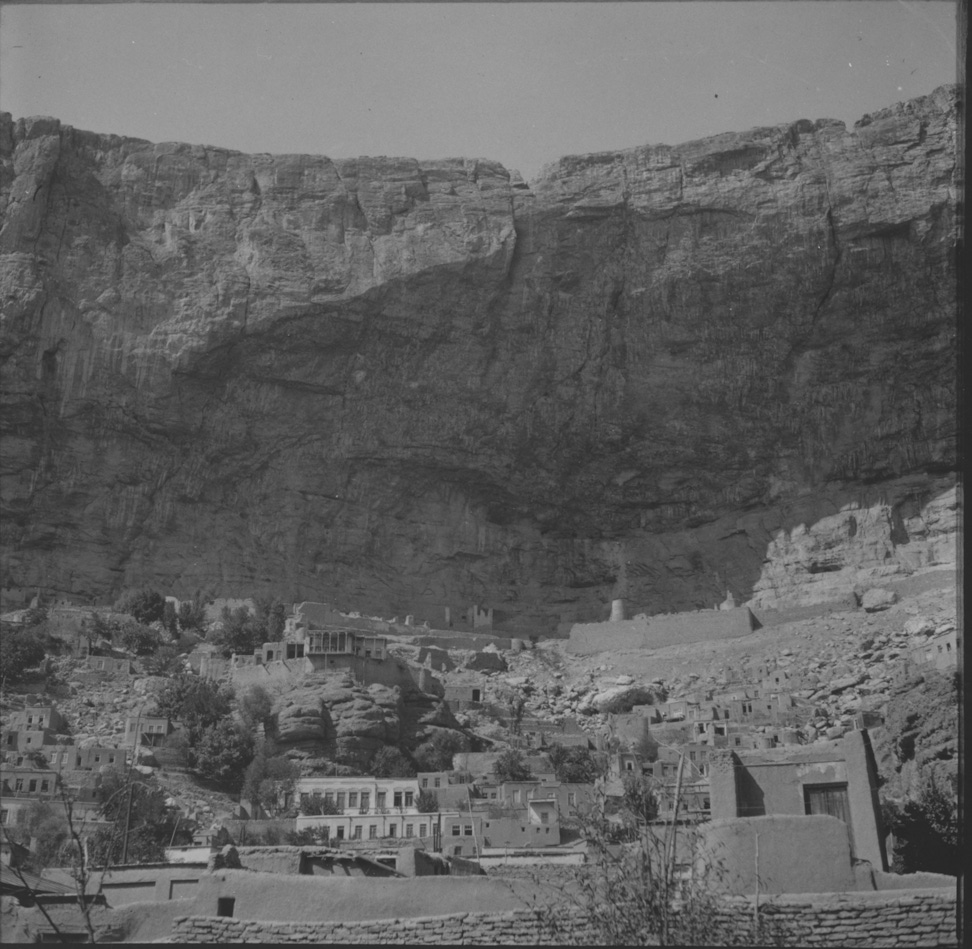 The castle-fortress prison under its great cliff, the town of Máh-Kú