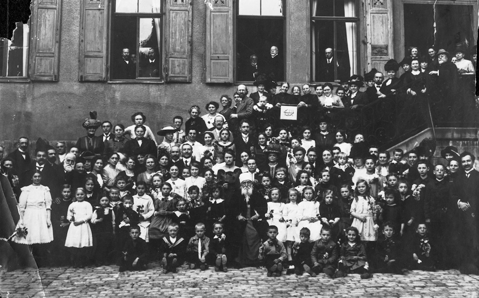 ‘Abdu’l-Bahá with a group of friends in Esslingen, Germany, 4 April 1913