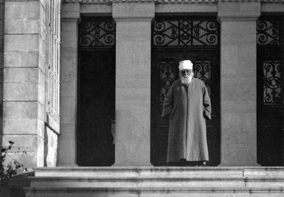 ‘Abdu’l-Bahá on the steps of 7 Haparsim Street, the House of the Master, May 1921