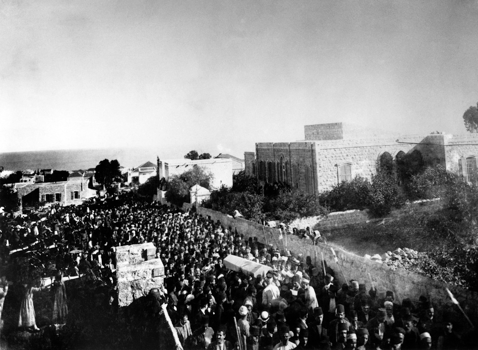 Ten thousand mourners from numerous religious backgrounds attend the funeral of ‘Abdu’l-Bahá in Haifa, 29 November 1921