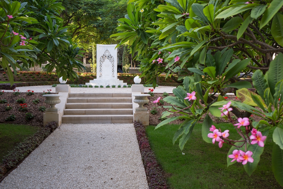 Pathway and stairs leading to the Resting Place of Rúhíyyih Khánum 