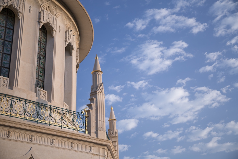 View of the Shrine of the Báb and its balustrade 