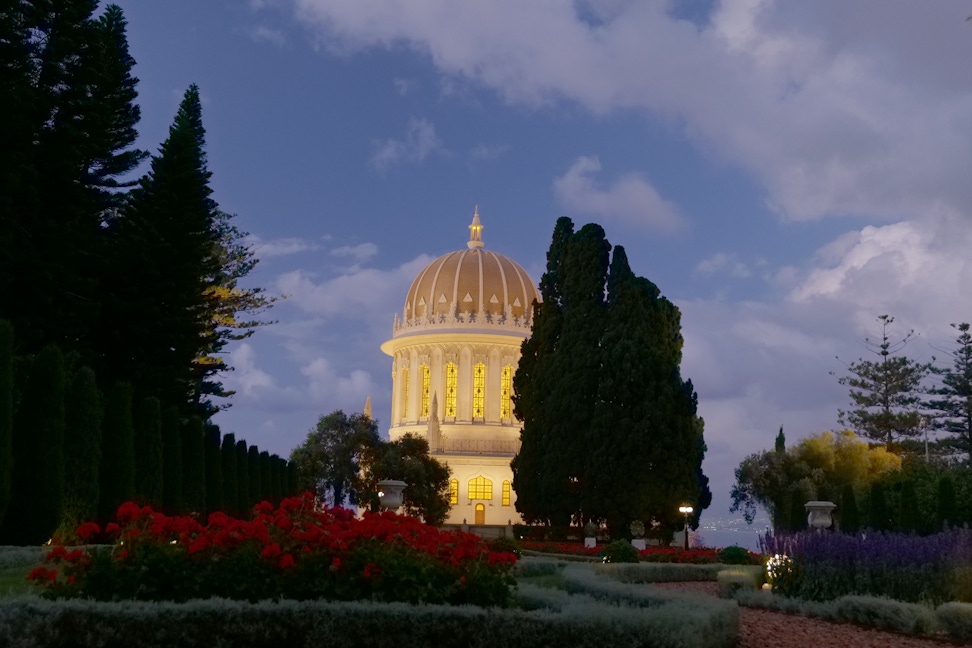 Shrine of the Báb at night 