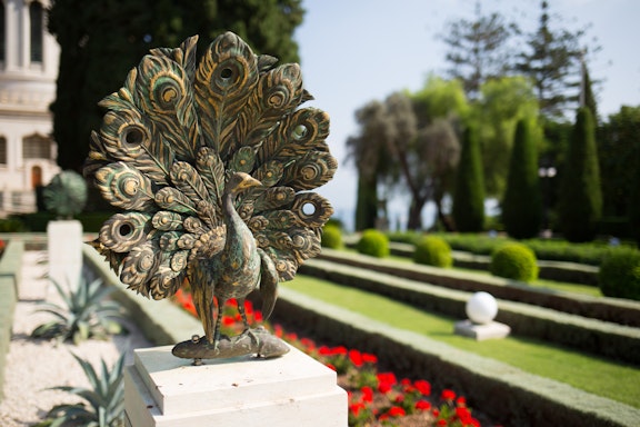 Peacock statue near the Shrine of the Báb 