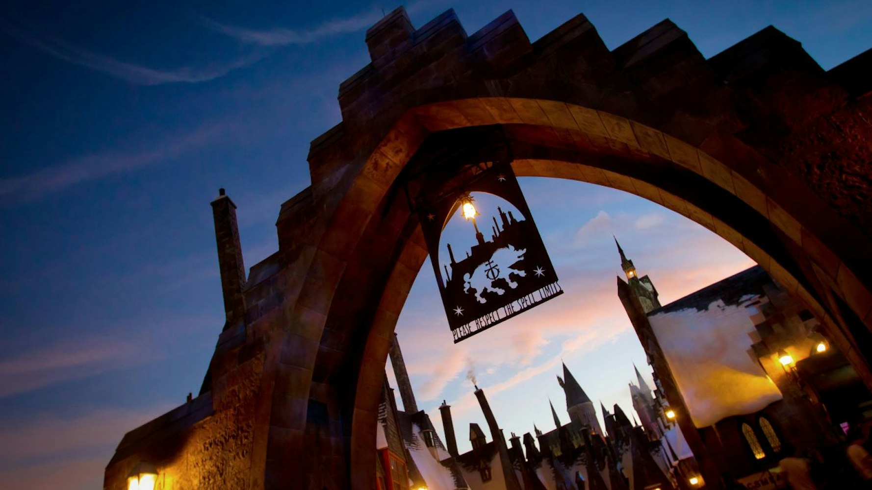 Cover Image for Diagon Alley vs Hogsmeade at Universal Orlando Resort