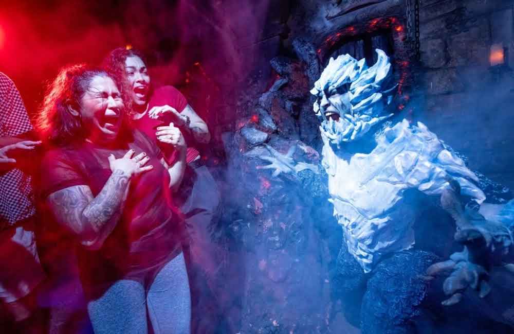 Dueling Dragons Choose Thy Fate Blizzrock Scare Actor Jumping at Guests