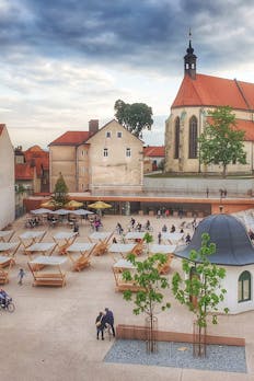 JAZ TEBI – TI MENI: IZMENJUJEMO V MESTU