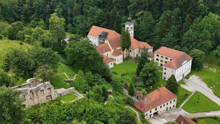 pogled na samostan poljčane