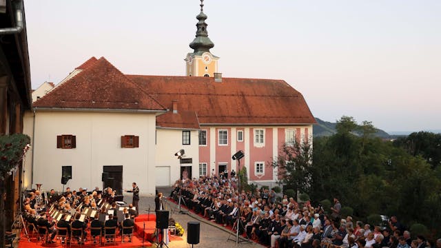 glaserjeva-ploscad-visit-maribor-pohorje-slovenia-maksimiljan-krautic-zan-kelbic-fotogalerija-zupnije-sv-peter-pri-mariboru-malecnik