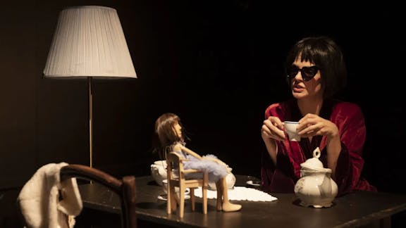 Alica: nekaj solilogov o neznosnosti časa