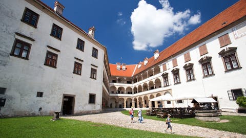 PREDAVANJE PETRE CERJAK TRAVNIKAR: KITAJSKA NEKOČ IN DANES