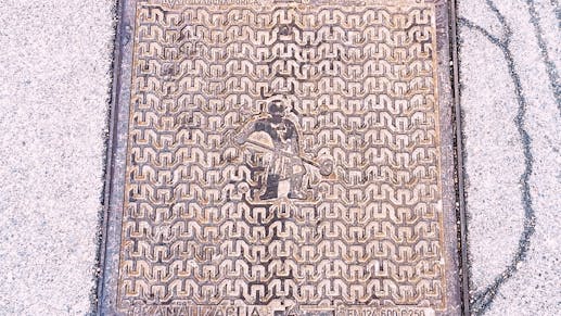 Rajzefirbčni sprehod: MAMA, PA MENDA JA NE BOŠ O TEM GOVORILA!