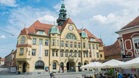 ODPRTJE LIKOVNE RAZSTAVE VRTCA PTUJ: PESEM NA PAPIRJU