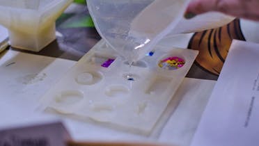 Obeski iz epoksi smole z Manjo Jerič