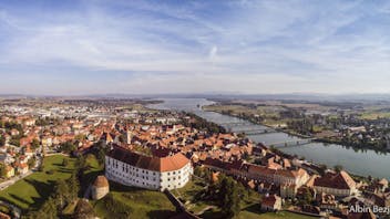 Vodenja po najstarejšem mestu s turističnim vodnikom