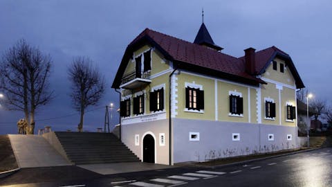 stupičeva vila zavrh