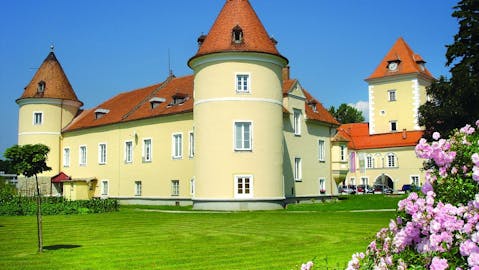 Poletno doživetje v gradu Rače in Grilovi etnološki zbirki