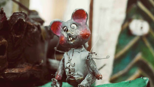 O miški z zašitim trebuščkom