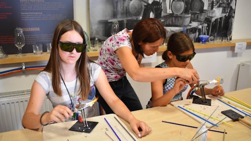 TABOR STEKLARSTVA ZA NAJSTNIKE V ROGATCU