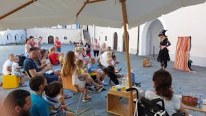 Poletje v Knjižnici Rače: PRAVLJICA Z USTVARJALNIMI MEHURČKI