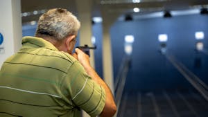 EKIPNO TEKMOVANJE IN TEKMOVANJE POSAMEZNIKOV V STRELJANJU Z ZRAČNO PUŠKO