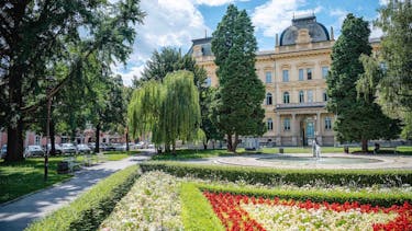 PET DESETLETIJ – DEVET OSEBNOSTI: Razstava portretov rektorjev Univerze v Mariboru