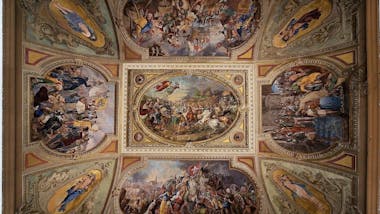 Likovna ustvarjalnica: Freska v UGM / Kako so prišli tja gor?