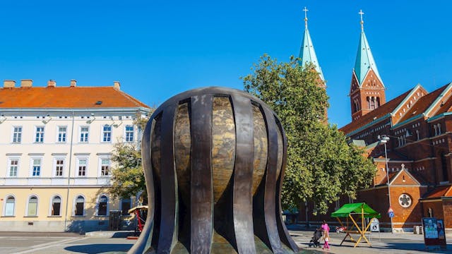 Ogled spomenikov NOB s kolesom