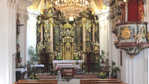 Z avtobusom v Kamnico: celostna baročna umetnina – župnijska cerkev sv. Martina v Kamnici