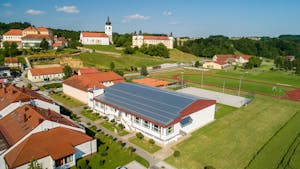 SLAVNOSTNA OTVORITEV POSODOBLJENE ŠPORTNE DVORANE VEKLIKA NEDELJA